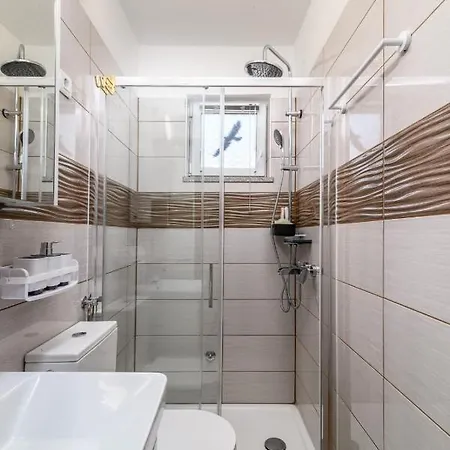 Apartmán In With Terrace, Air Conditioning, W-lan, Washing Machine 5158-2
