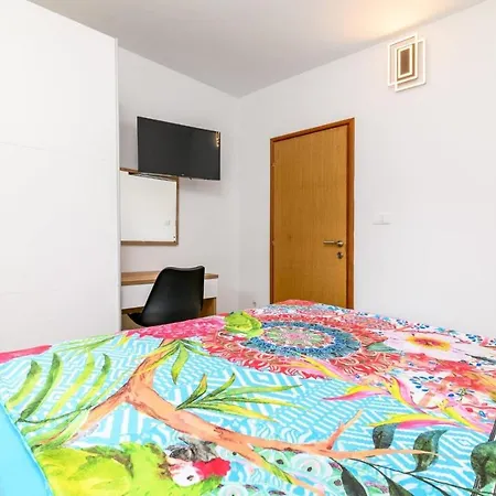 In With Terrace, Air Conditioning, W-lan, Washing Machine 5158-2 Apartmán *